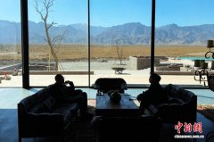 贺兰山下的微醺时光：一杯尽揽岁月风华